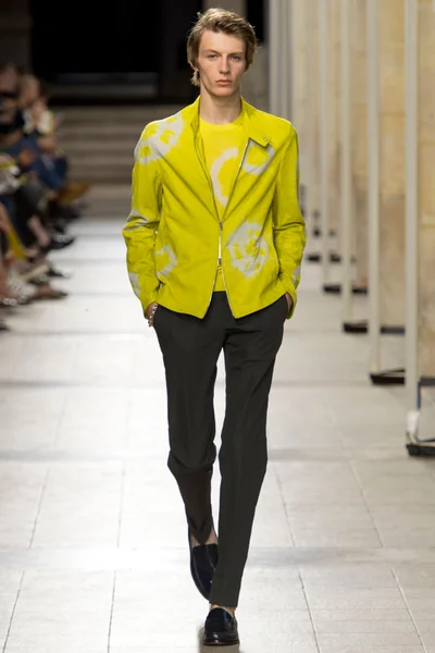Look 44